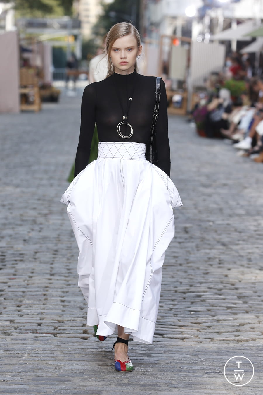 Fashion Week New York Spring/Summer 2022 look 19 from the Tory Burch collection womenswear
