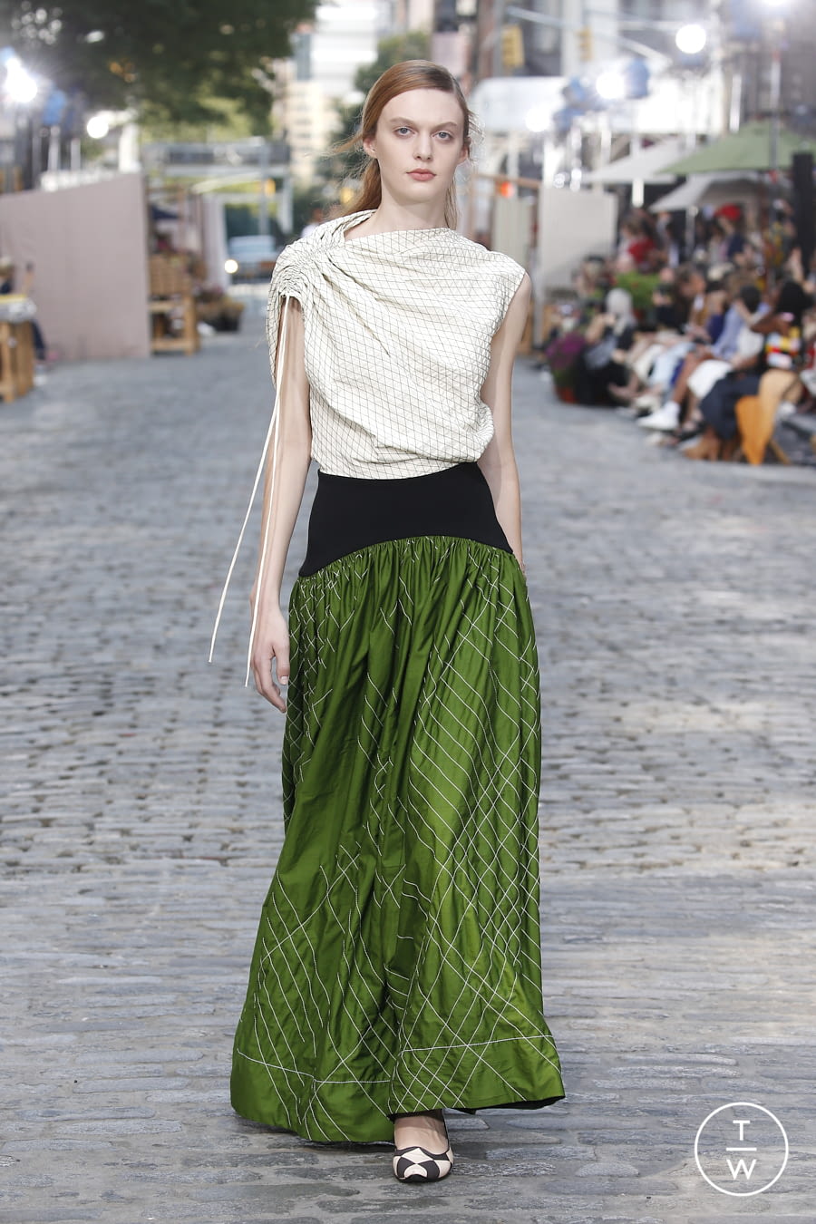 Fashion Week New York Spring/Summer 2022 look 20 from the Tory Burch collection womenswear