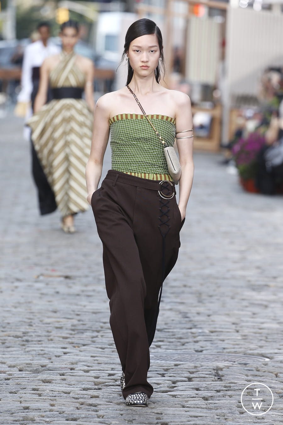 Fashion Week New York Spring/Summer 2022 look 21 from the Tory Burch collection womenswear