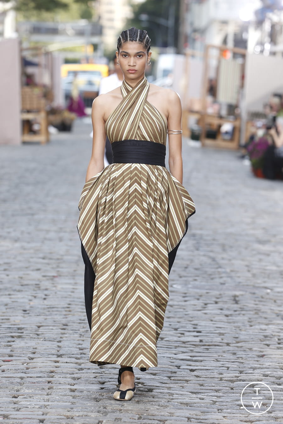Fashion Week New York Spring/Summer 2022 look 22 from the Tory Burch collection 女装