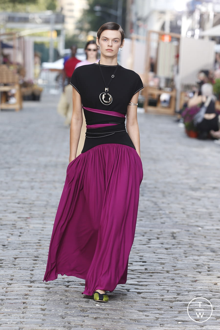 Fashion Week New York Spring/Summer 2022 look 28 from the Tory Burch collection womenswear