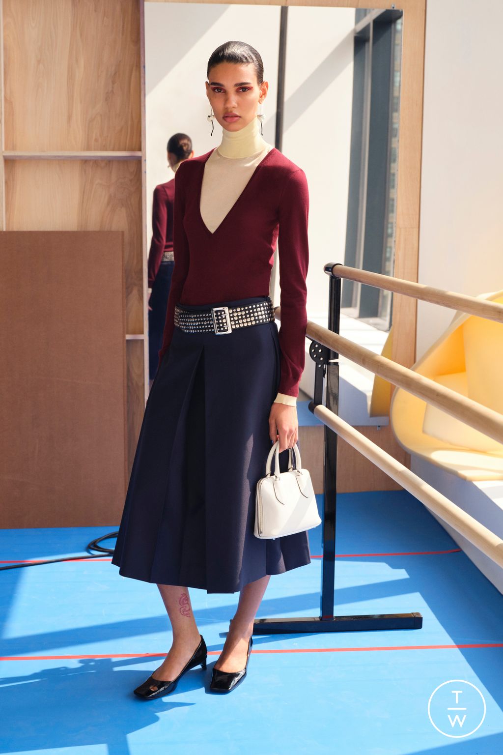 Fashion Week New York Resort 2024 look 16 from the Tory Burch collection 女装