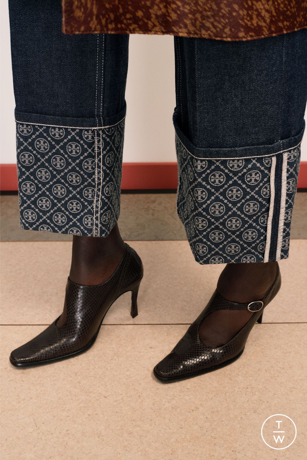 Fashion Week New York Resort 2026 look 1 de la collection Tory Burch womenswear accessories