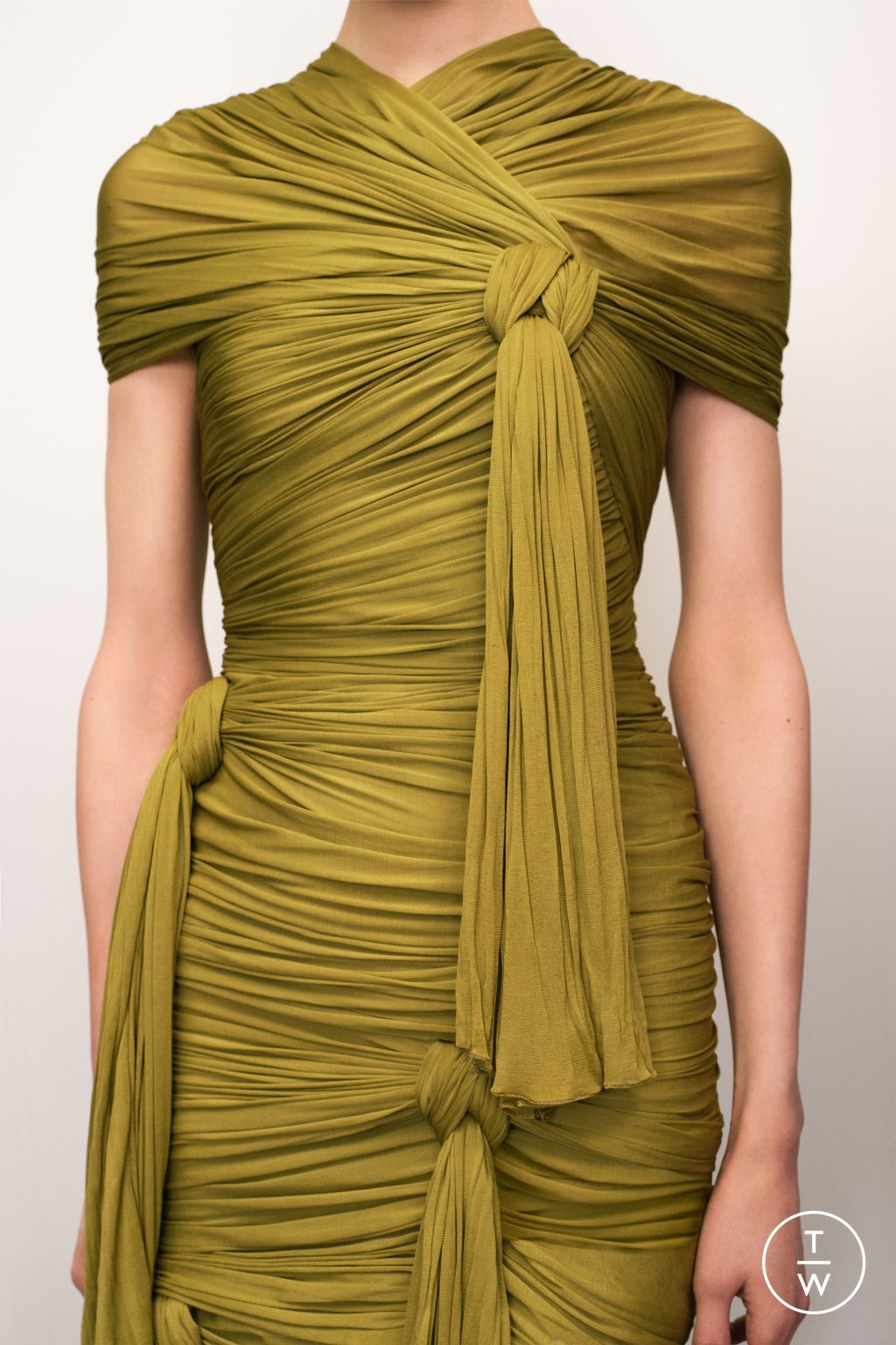 Fashion Week New York Resort 2026 look 15 de la collection Tory Burch womenswear accessories