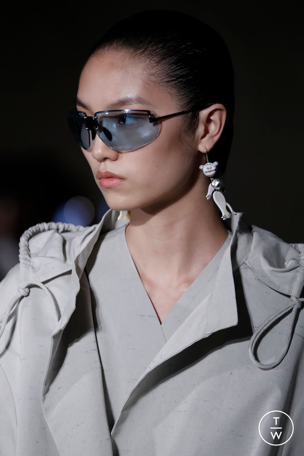 Fashion Week New York Spring/Summer 2024 look 21 from the Tory Burch collection womenswear accessories