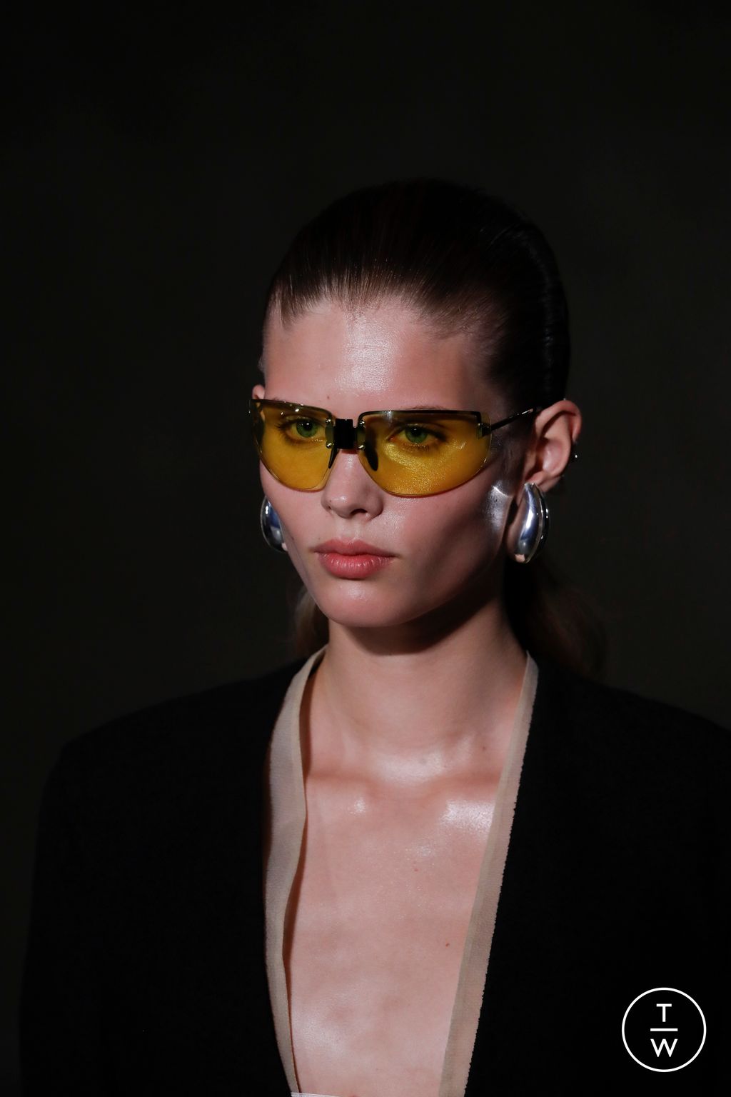 Fashion Week New York Spring/Summer 2024 look 23 from the Tory Burch collection womenswear accessories