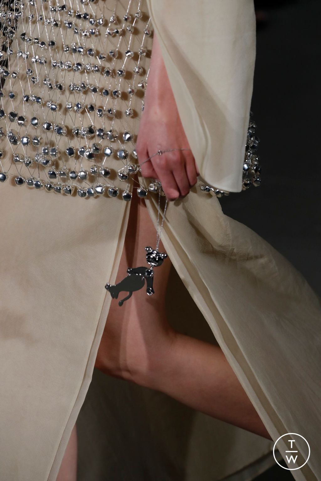 Fashion Week New York Spring/Summer 2024 look 8 from the Tory Burch collection womenswear accessories