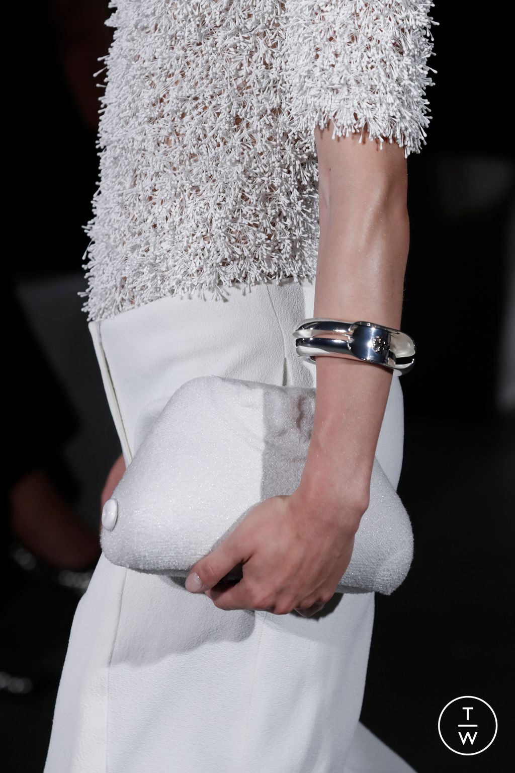 Fashion Week New York Spring/Summer 2024 look 17 from the Tory Burch collection womenswear accessories