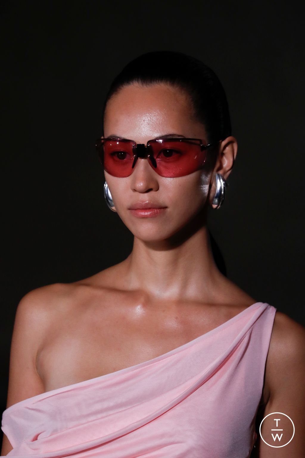 Fashion Week New York Spring/Summer 2024 look 26 from the Tory Burch collection womenswear accessories