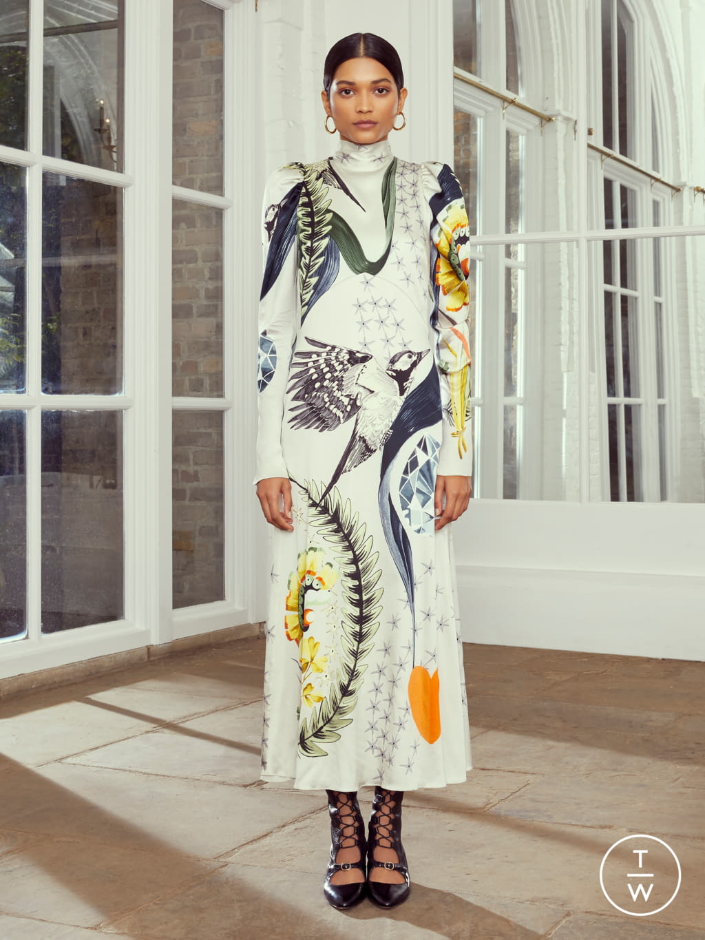Fashion Week London Resort 2020 look 1 from the Temperley London collection 女装