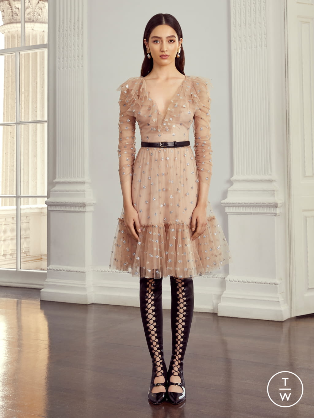 Fashion Week London Resort 2020 look 3 from the Temperley London collection 女装