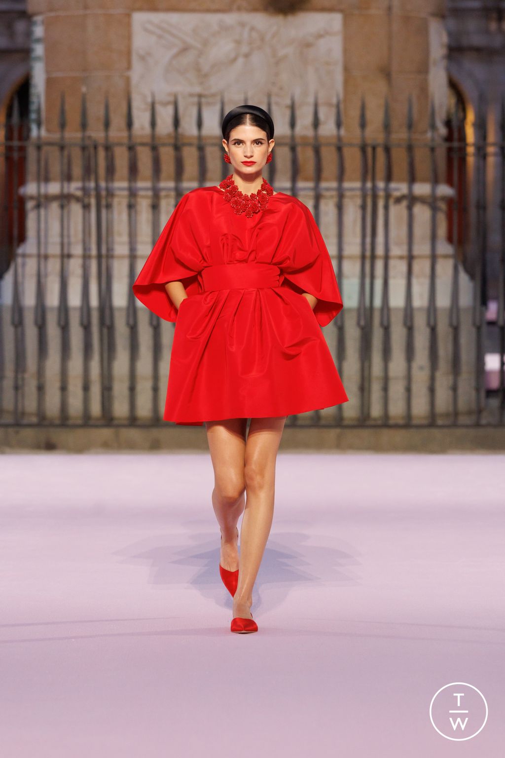 Fashion Week New York Spring/Summer 2026 look 5 from the Carolina Herrera collection womenswear