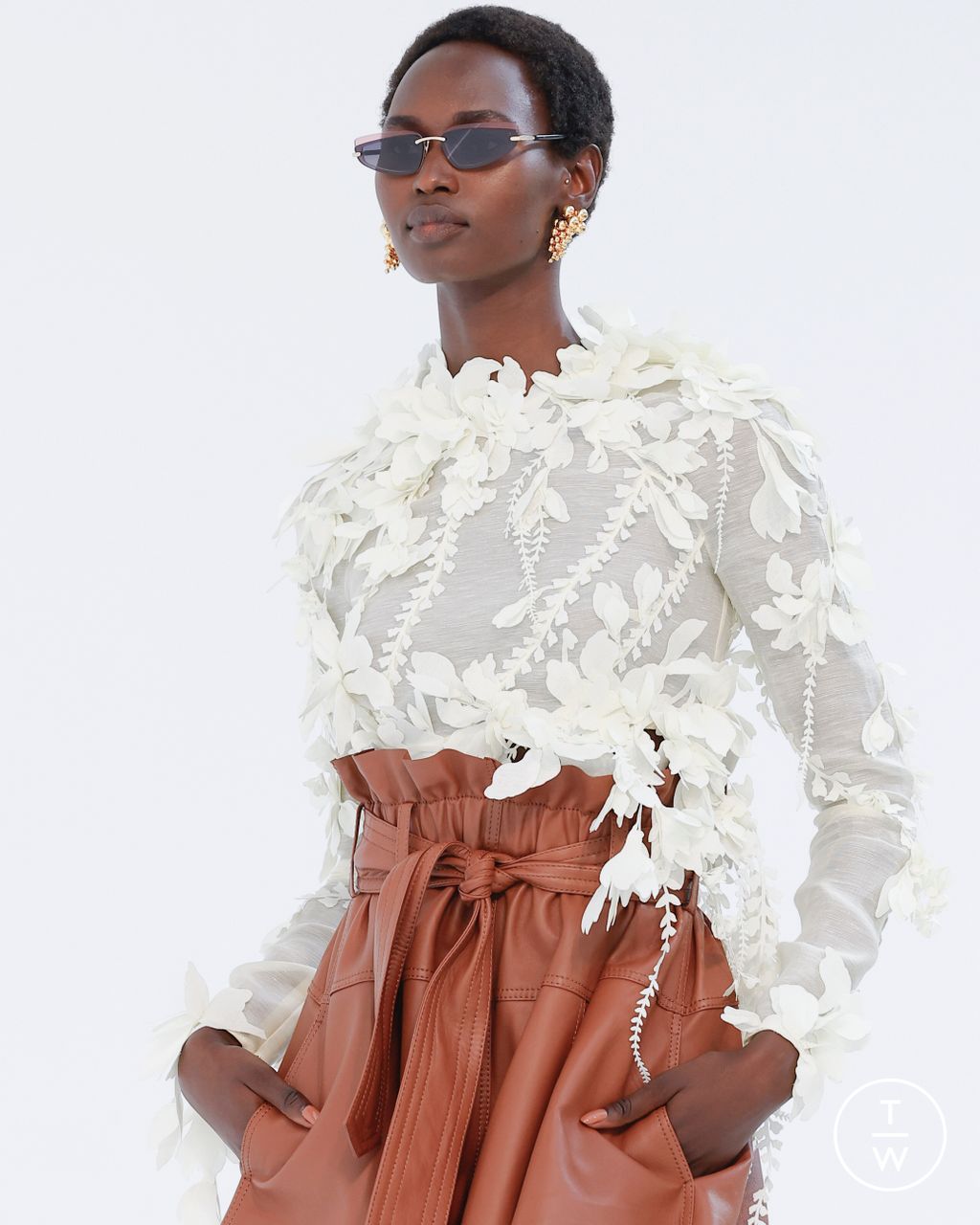Fashion Week Paris Spring/Summer 2024 look 1 from the Zimmermann collection 女装配饰