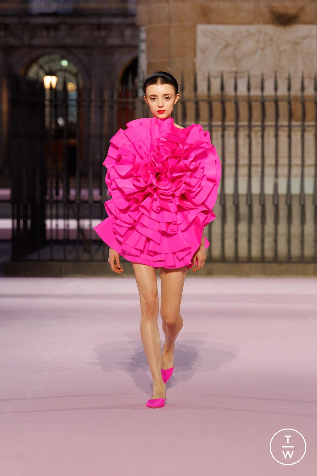 Fashion Week New York Spring/Summer 2026 look 33 from the Carolina Herrera collection womenswear