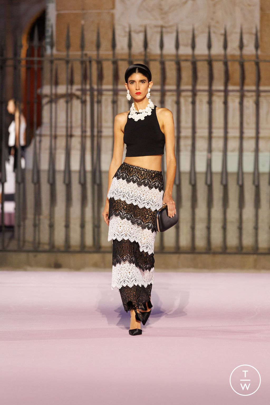 Fashion Week New York Spring/Summer 2026 look 39 from the Carolina Herrera collection womenswear