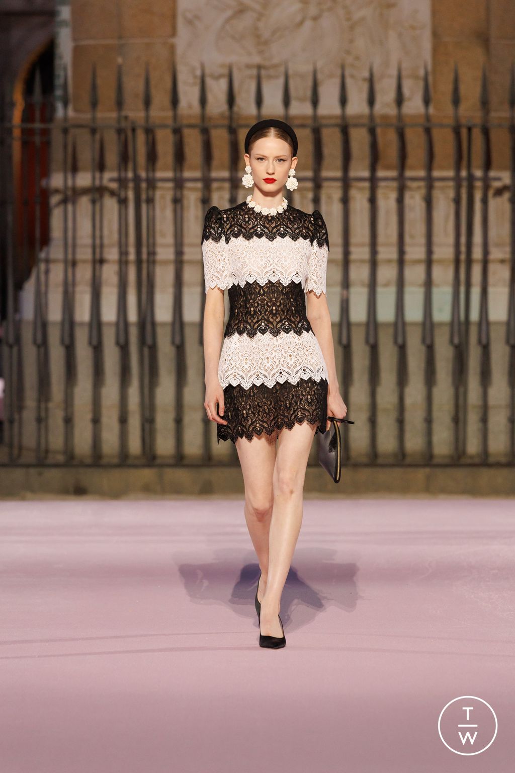 Fashion Week New York Spring/Summer 2026 look 41 from the Carolina Herrera collection womenswear