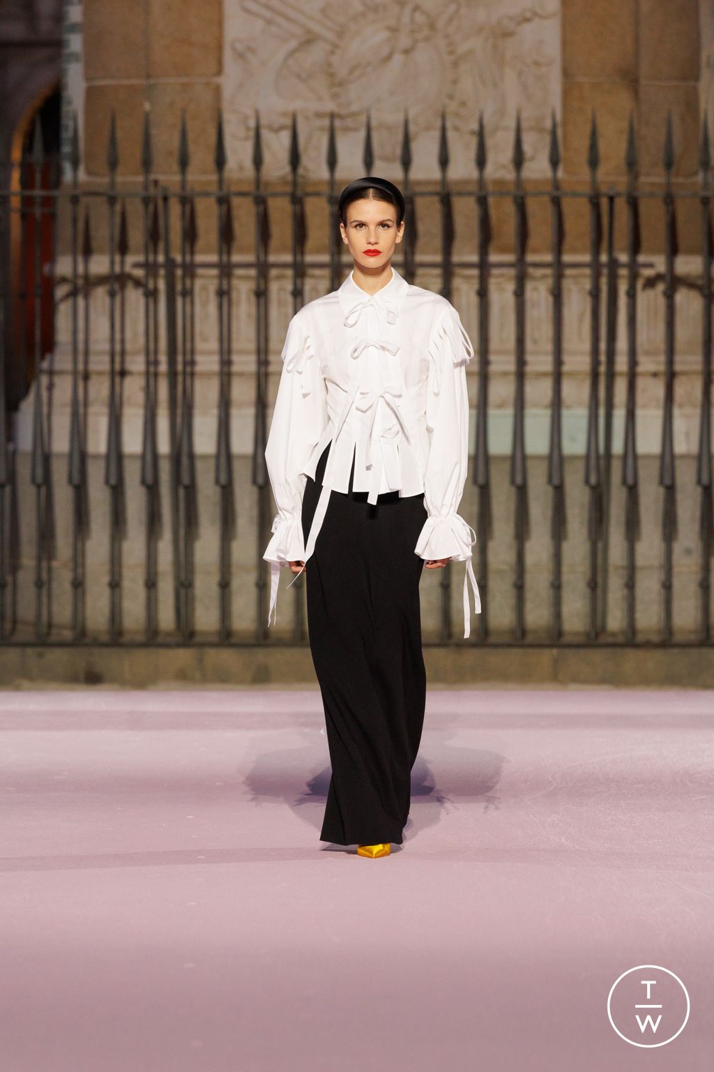 Fashion Week New York Spring/Summer 2026 look 52 from the Carolina Herrera collection womenswear