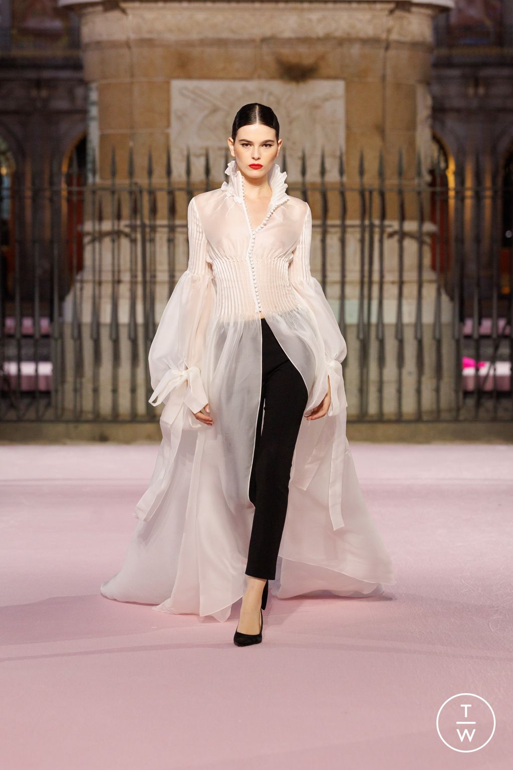 Fashion Week New York Spring/Summer 2026 look 53 from the Carolina Herrera collection womenswear