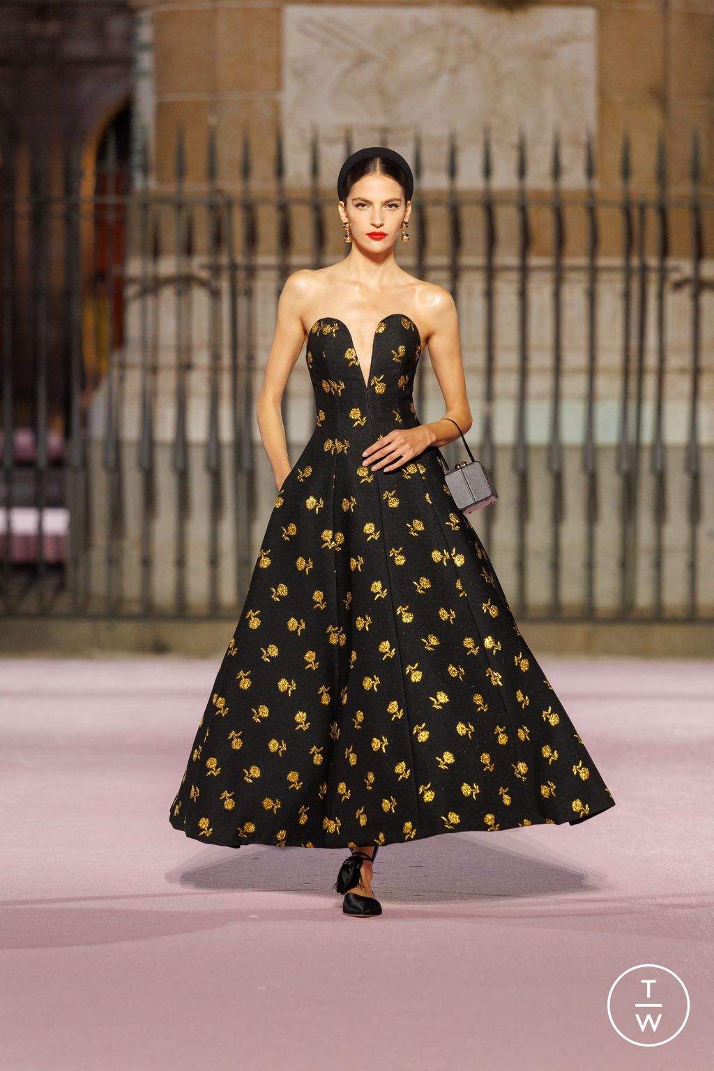 Fashion Week New York Spring/Summer 2026 look 77 from the Carolina Herrera collection womenswear
