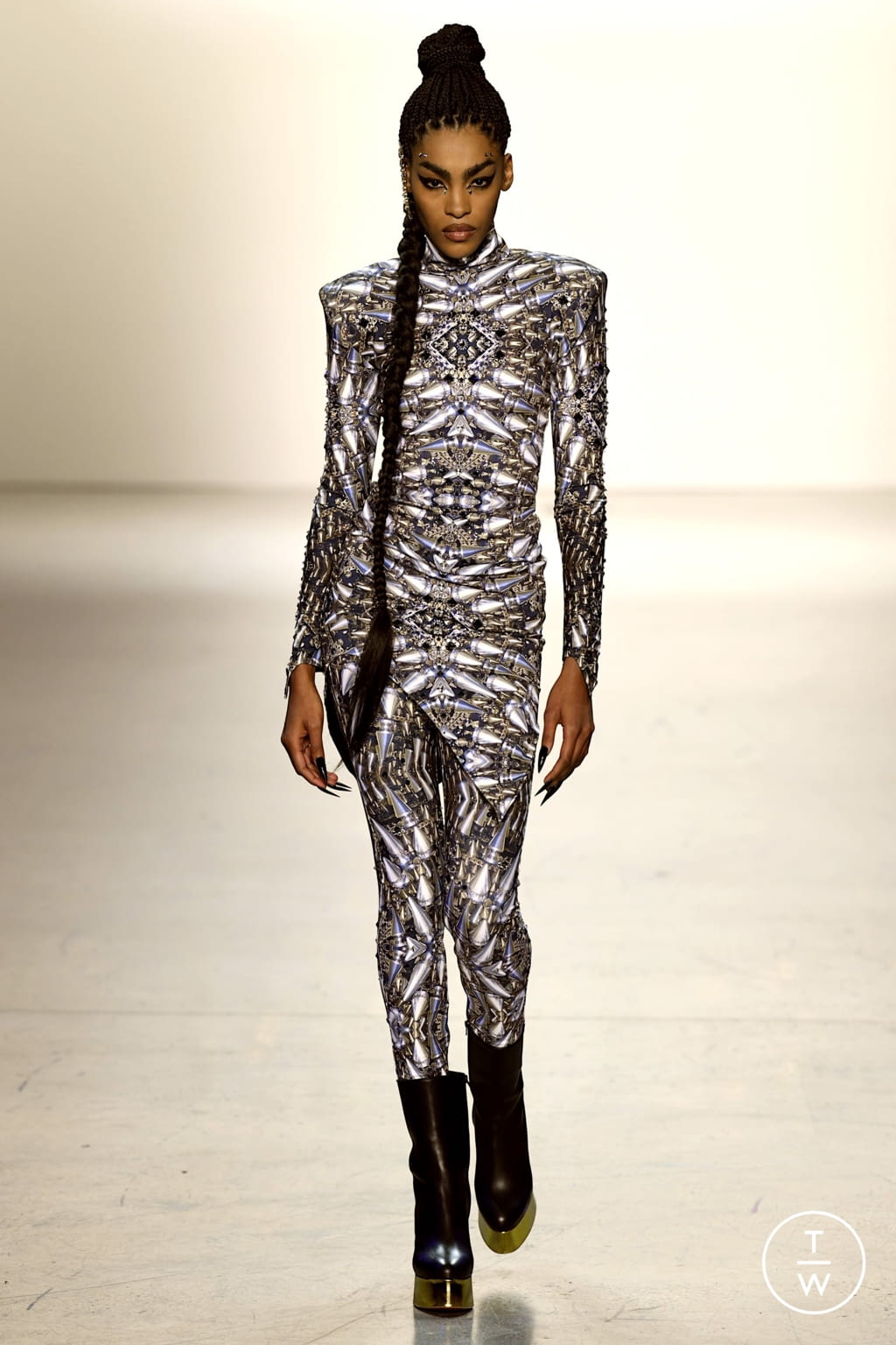 Fashion Week New York Fall/Winter 2022 look 4 from the The Blonds collection womenswear