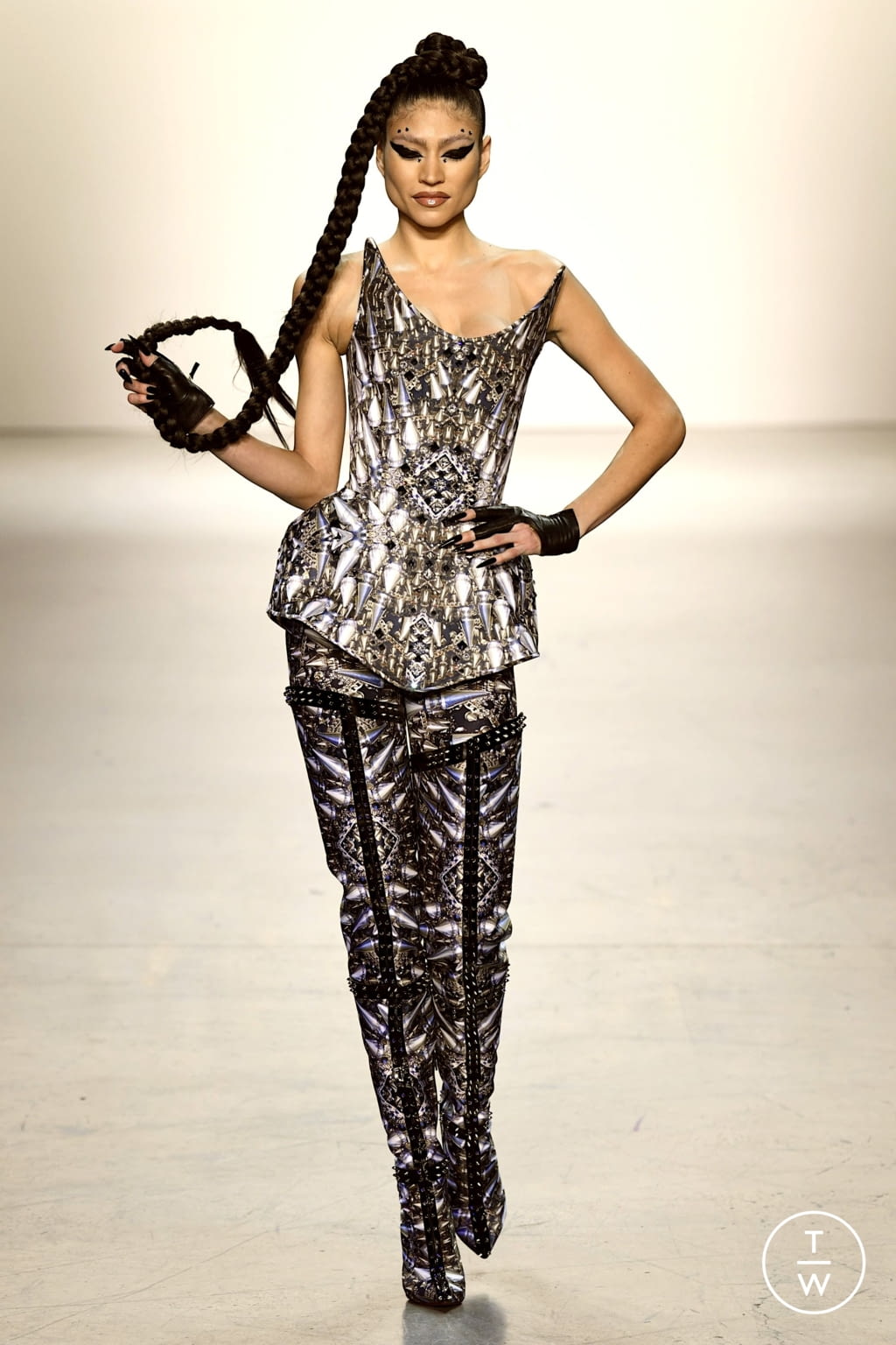 Fashion Week New York Fall/Winter 2022 look 7 from the The Blonds collection womenswear