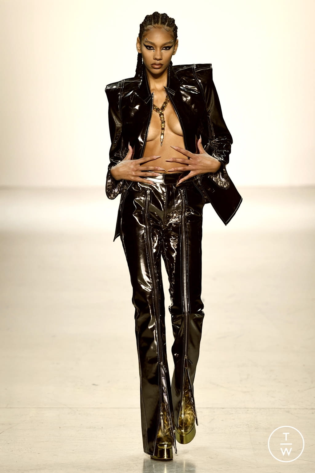 Fashion Week New York Fall/Winter 2022 look 22 from the The Blonds collection womenswear