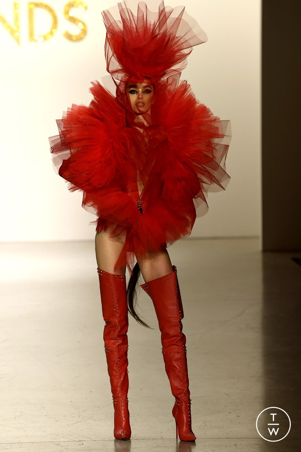 Fashion Week New York Fall/Winter 2022 look 26 from the The Blonds collection womenswear