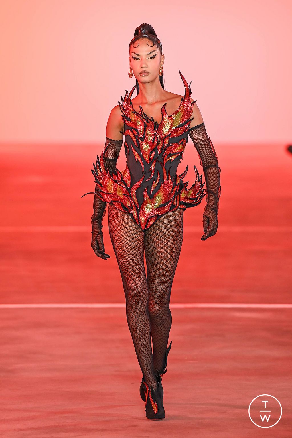 Fashion Week New York Fall/Winter 2024 look 17 from the The Blonds collection 女装