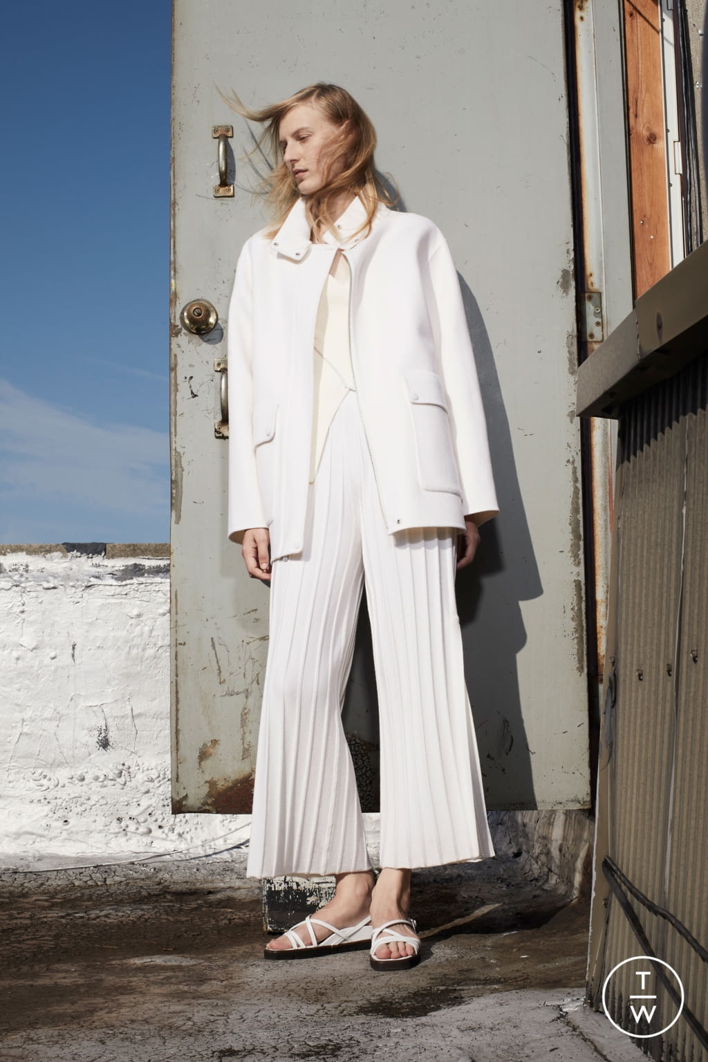 Fashion Week New York Spring/Summer 2021 look 16 from the Theory collection womenswear