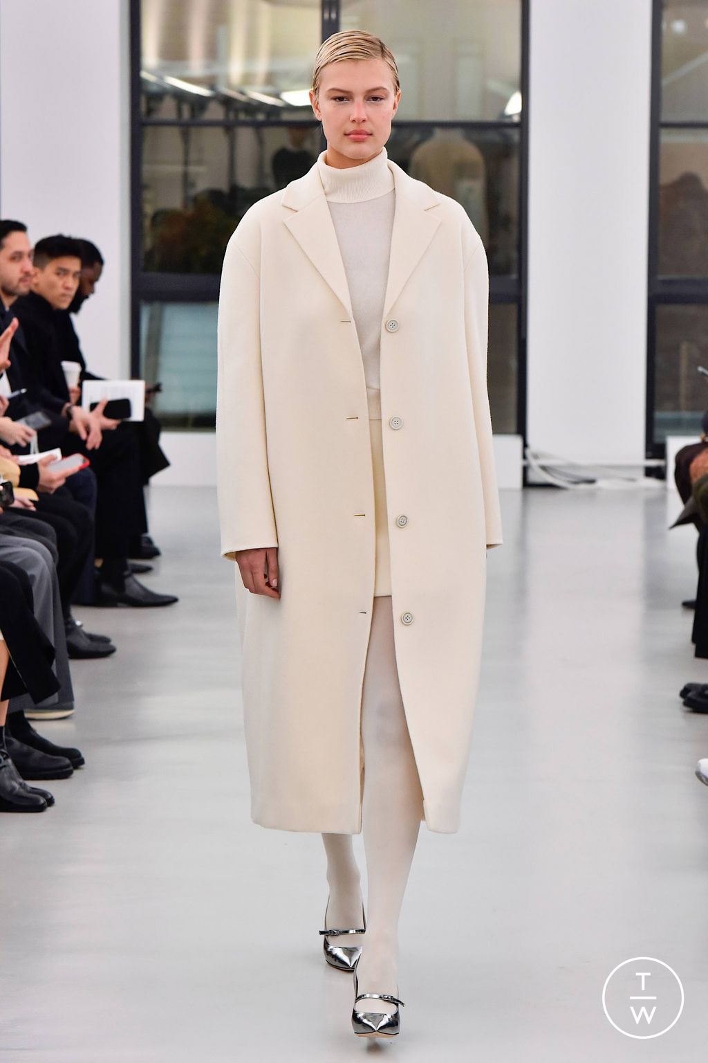 Fashion Week New York Fall/Winter 2023 look 1 from the Theory collection womenswear