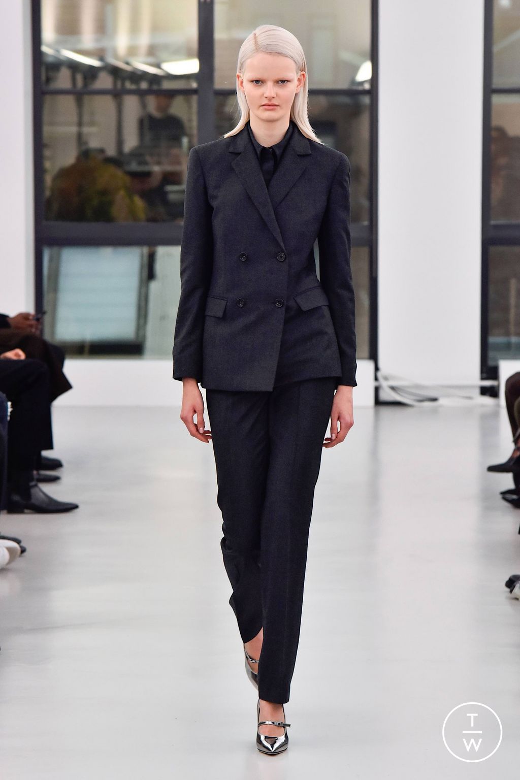 Fashion Week New York Fall/Winter 2023 look 17 de la collection Theory womenswear