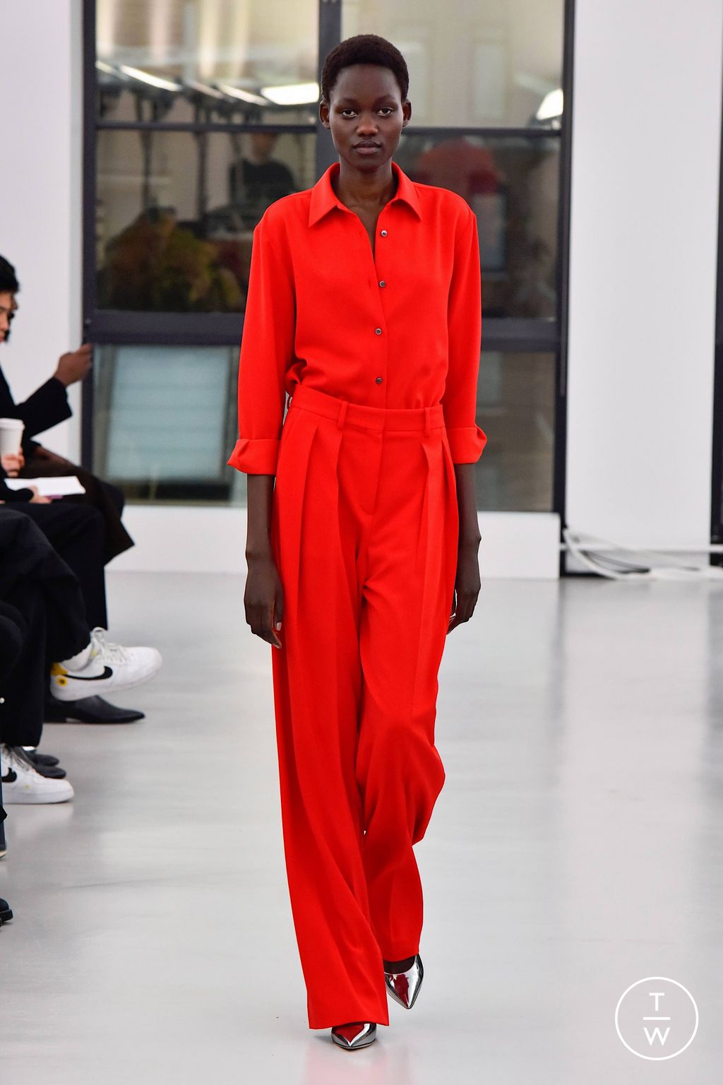 Fashion Week New York Fall/Winter 2023 look 27 from the Theory collection womenswear