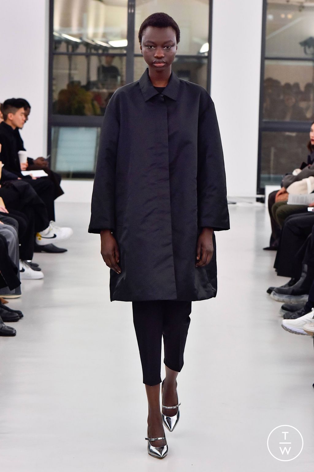 Fashion Week New York Fall/Winter 2023 look 28 de la collection Theory womenswear