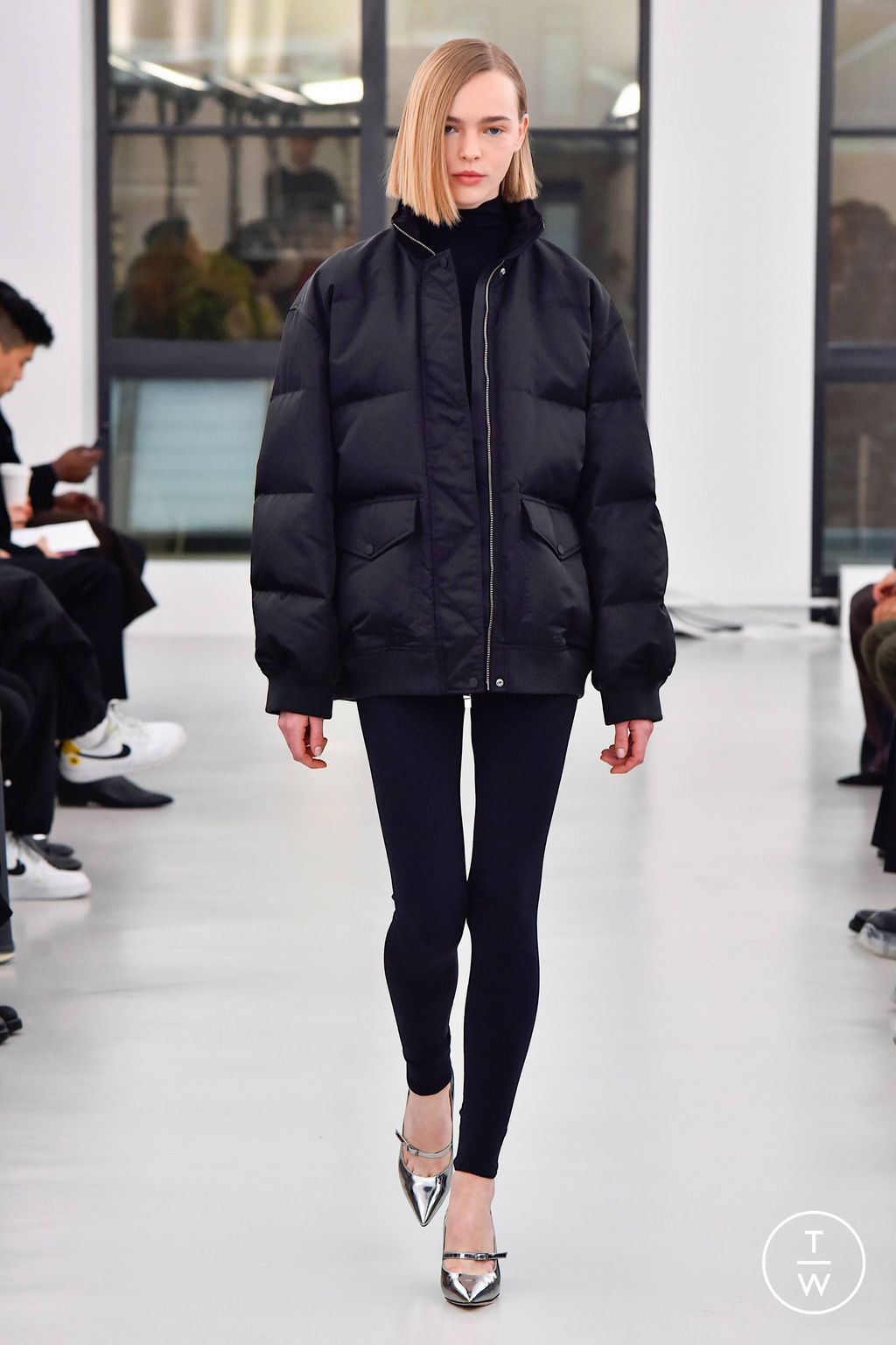 Fashion Week New York Fall/Winter 2023 look 29 de la collection Theory womenswear