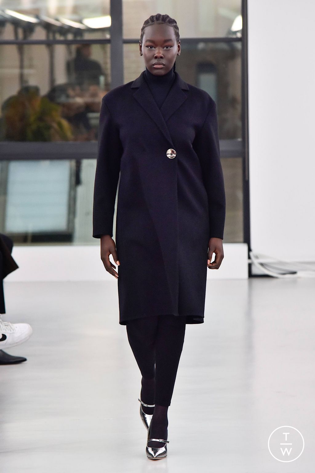 Fashion Week New York Fall/Winter 2023 look 31 from the Theory collection womenswear
