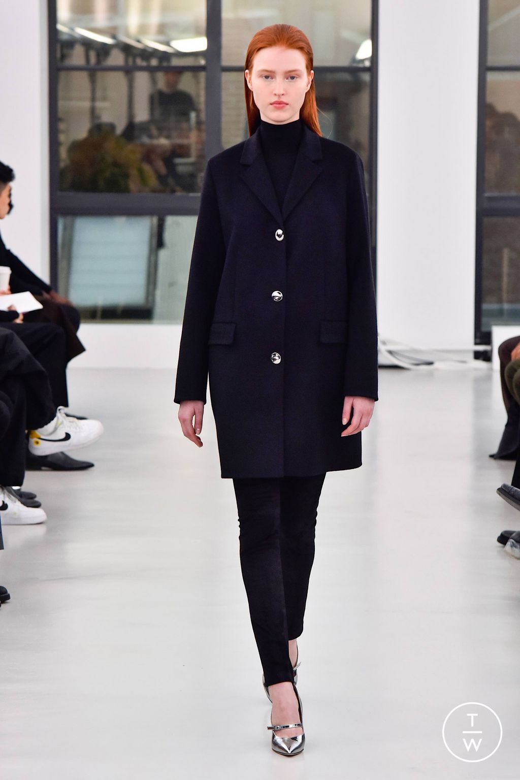 Fashion Week New York Fall/Winter 2023 look 32 from the Theory collection 女装