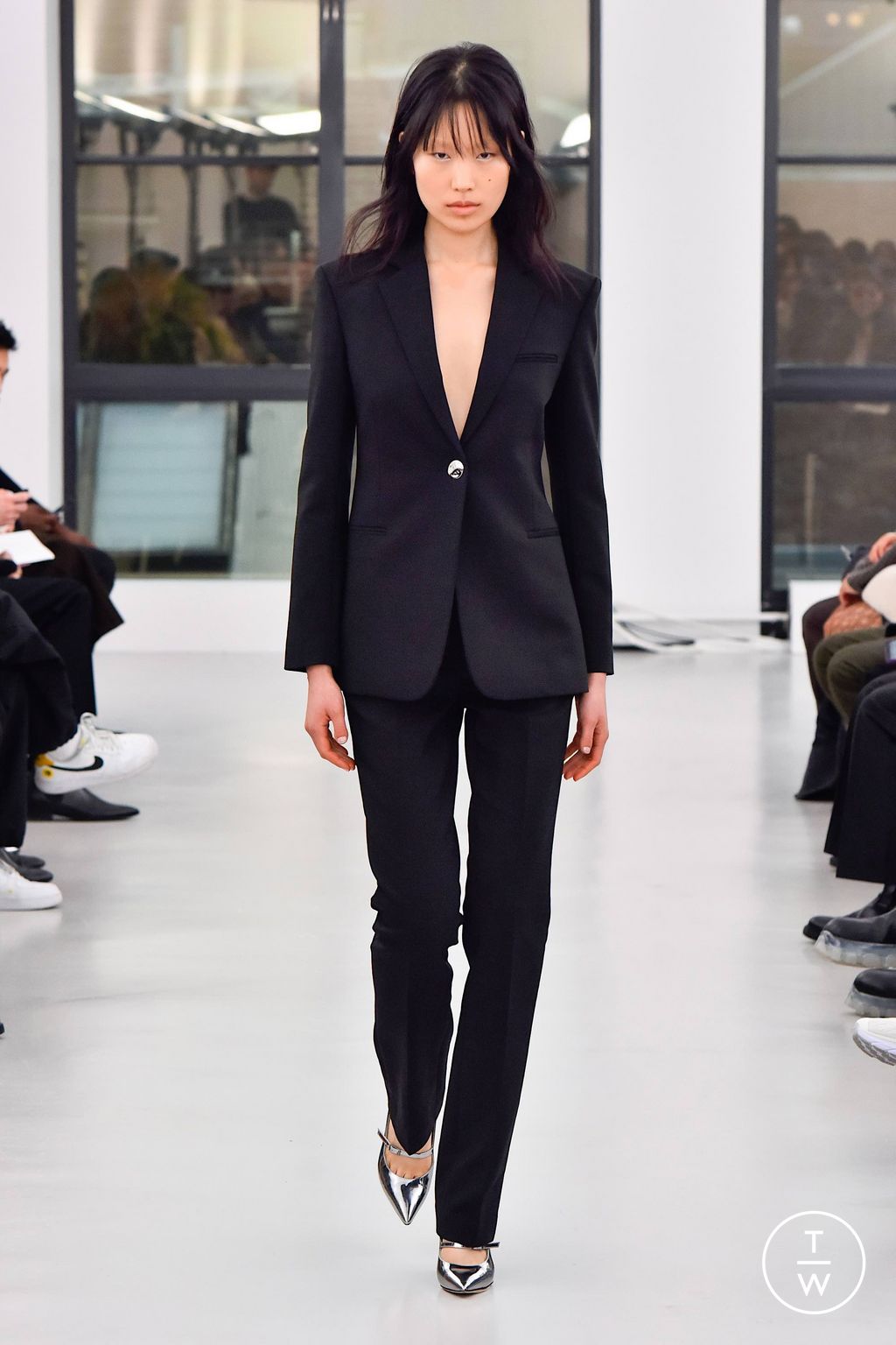 Fashion Week New York Fall/Winter 2023 look 35 from the Theory collection womenswear