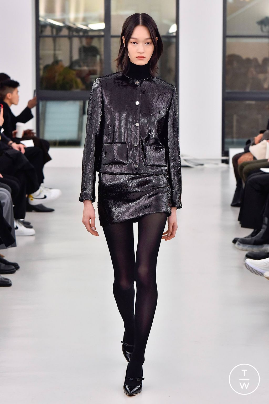 Fashion Week New York Fall/Winter 2023 look 40 from the Theory collection womenswear