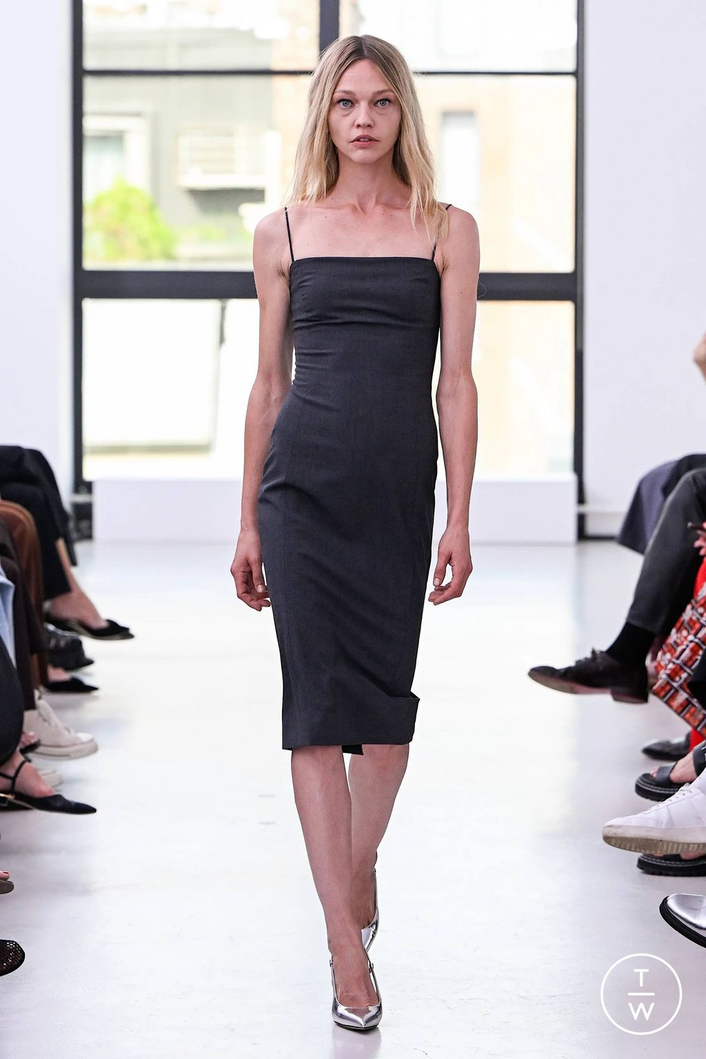 Fashion Week New York Spring/Summer 2024 look 2 from the Theory collection womenswear