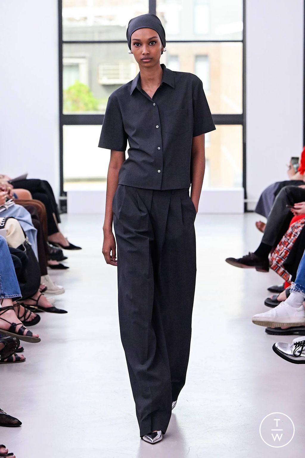 Fashion Week New York Spring/Summer 2024 look 3 from the Theory collection womenswear