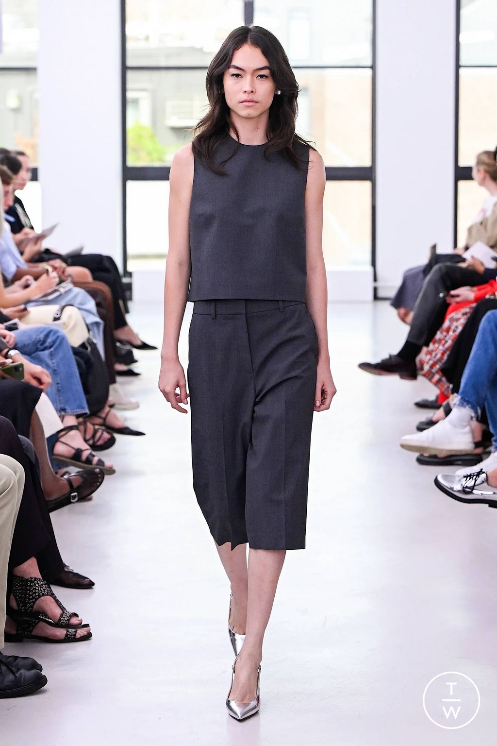 Fashion Week New York Spring/Summer 2024 look 4 from the Theory collection womenswear