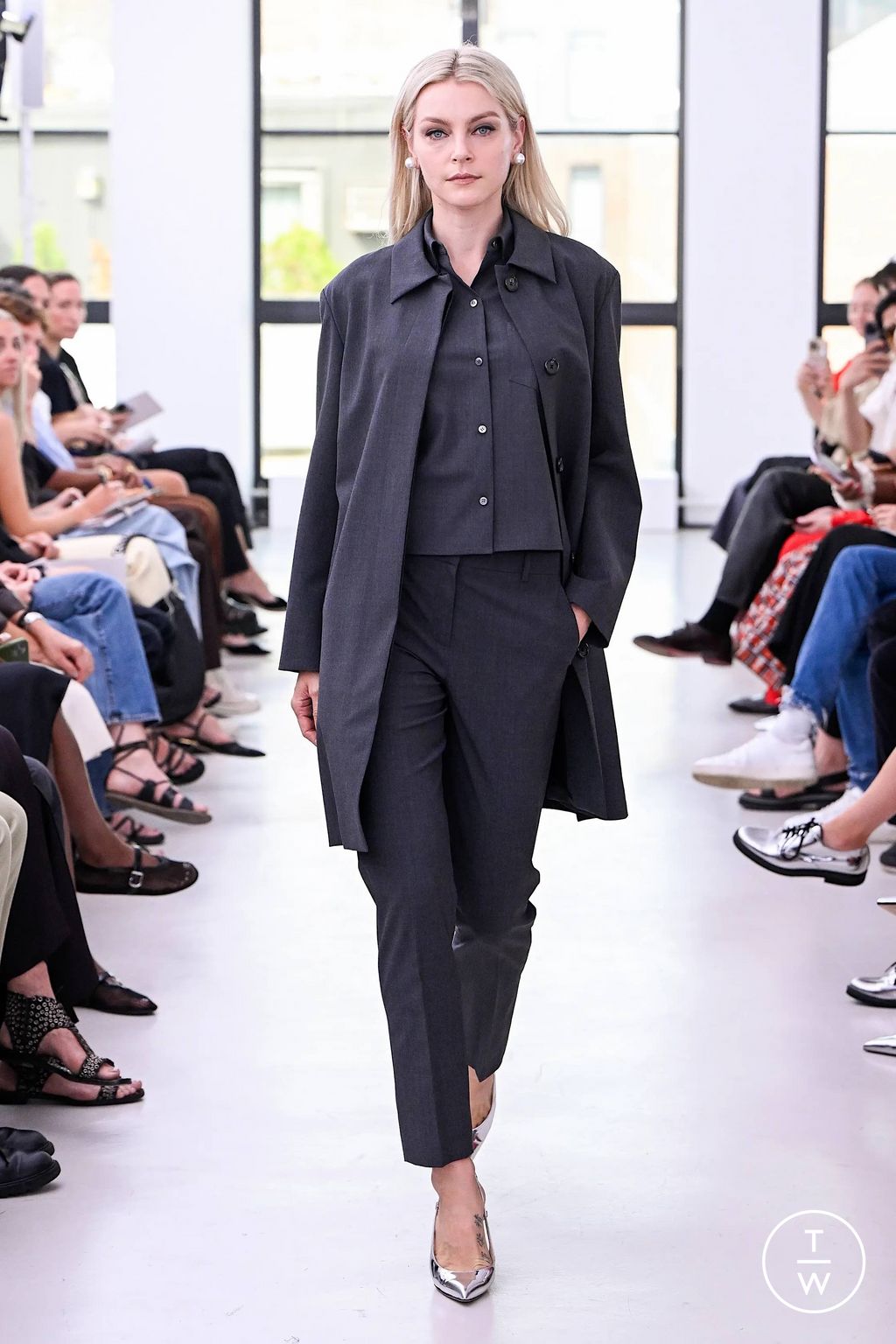 Fashion Week New York Spring/Summer 2024 look 8 from the Theory collection 女装