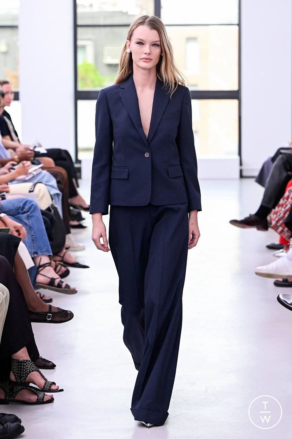 Fashion Week New York Spring/Summer 2024 look 12 from the Theory collection womenswear