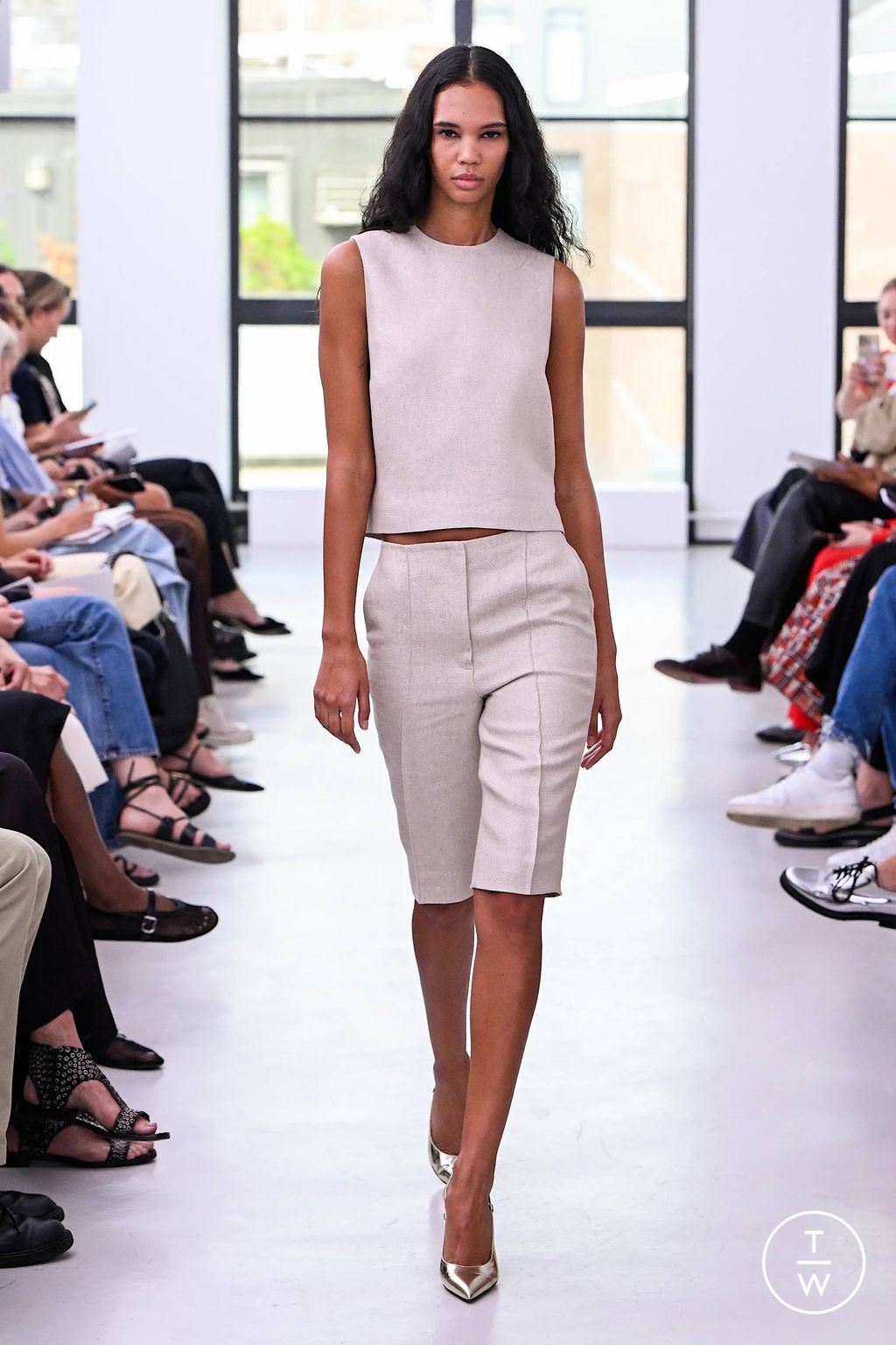 Fashion Week New York Spring/Summer 2024 look 15 from the Theory collection womenswear