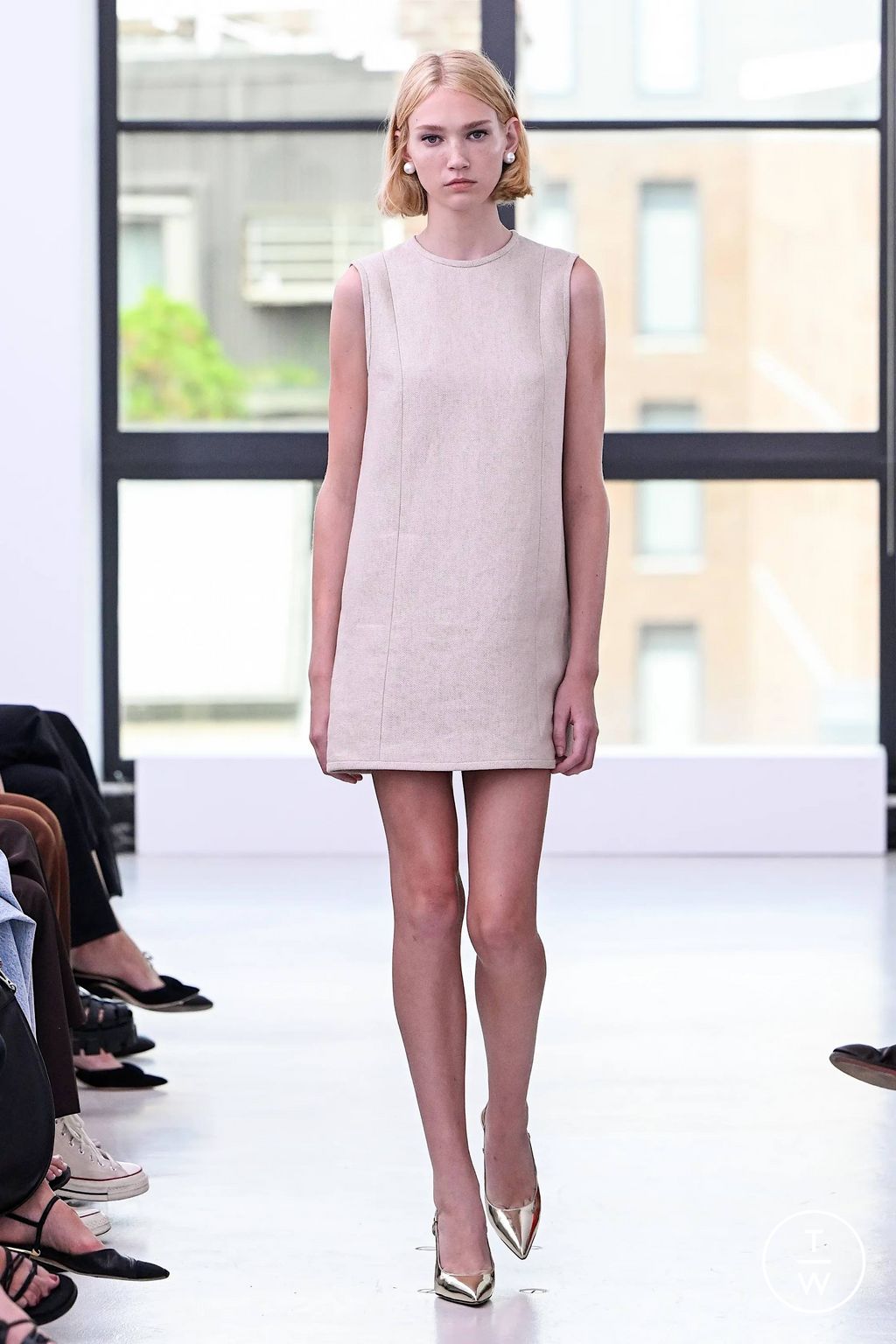 Fashion Week New York Spring/Summer 2024 look 17 from the Theory collection 女装