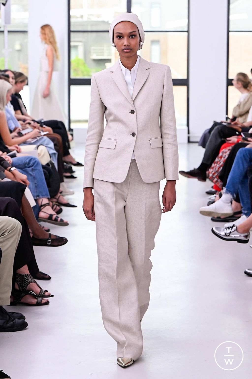 Fashion Week New York Spring/Summer 2024 look 18 from the Theory collection 女装