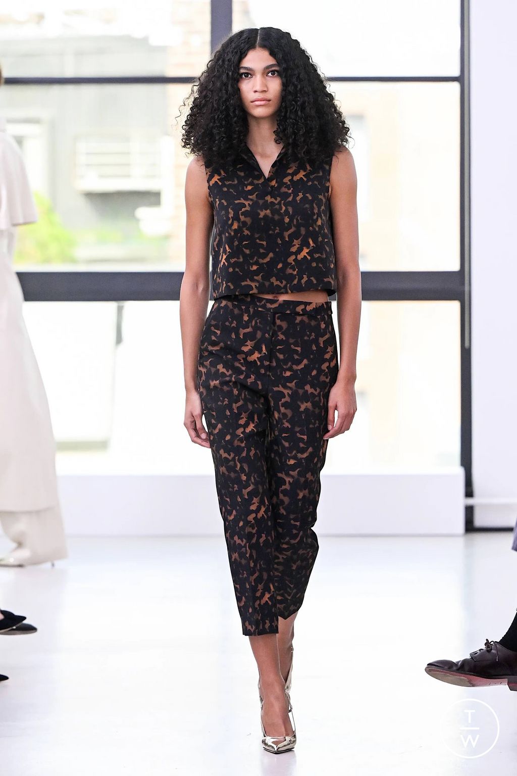 Fashion Week New York Spring/Summer 2024 look 22 from the Theory collection womenswear