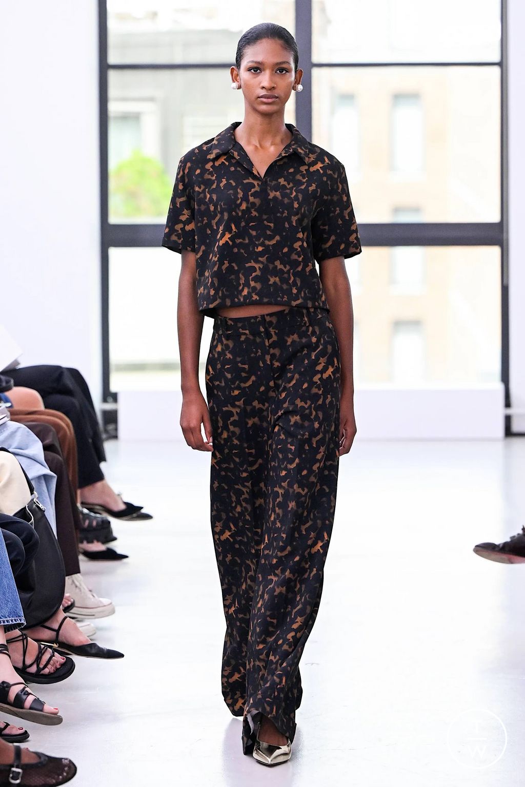 Fashion Week New York Spring/Summer 2024 look 23 from the Theory collection womenswear