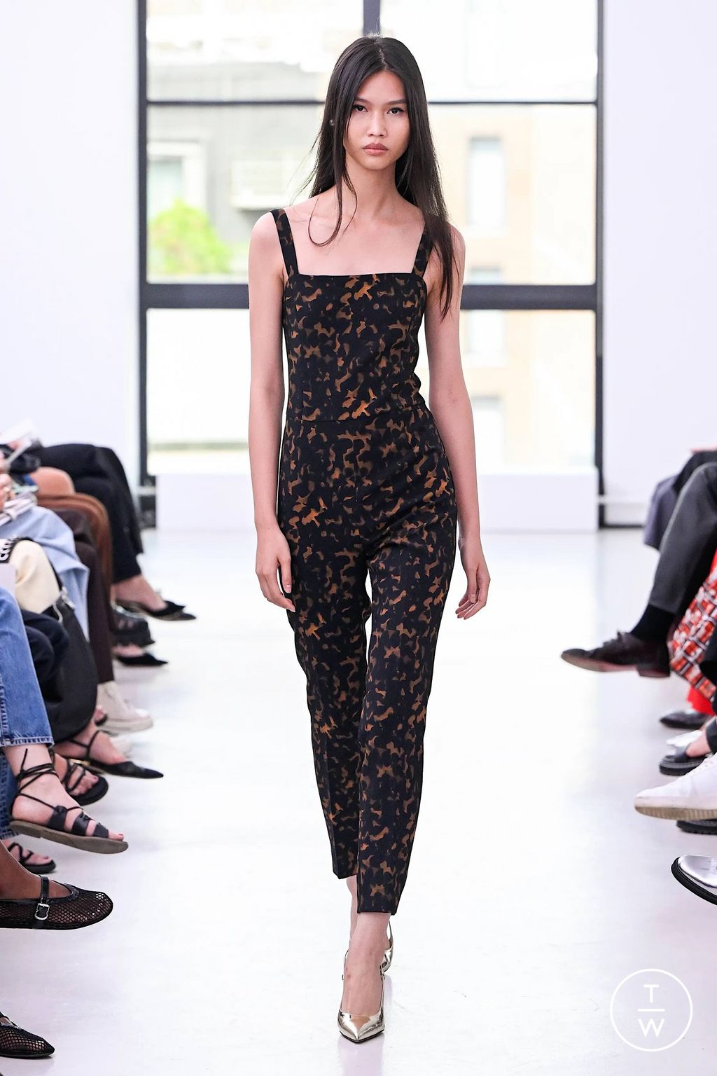 Fashion Week New York Spring/Summer 2024 look 24 from the Theory collection womenswear