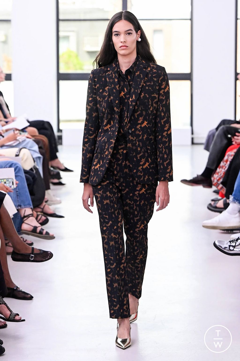Fashion Week New York Spring/Summer 2024 look 26 from the Theory collection womenswear